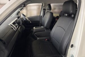 ハイエースワゴンに社外シートカバーを装着した実車写真