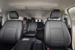 ハイエースワゴンの社外品シートカバーの着画。