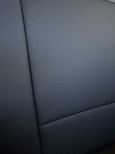 ハイエースワゴンの社外品シートカバーの装着画像。