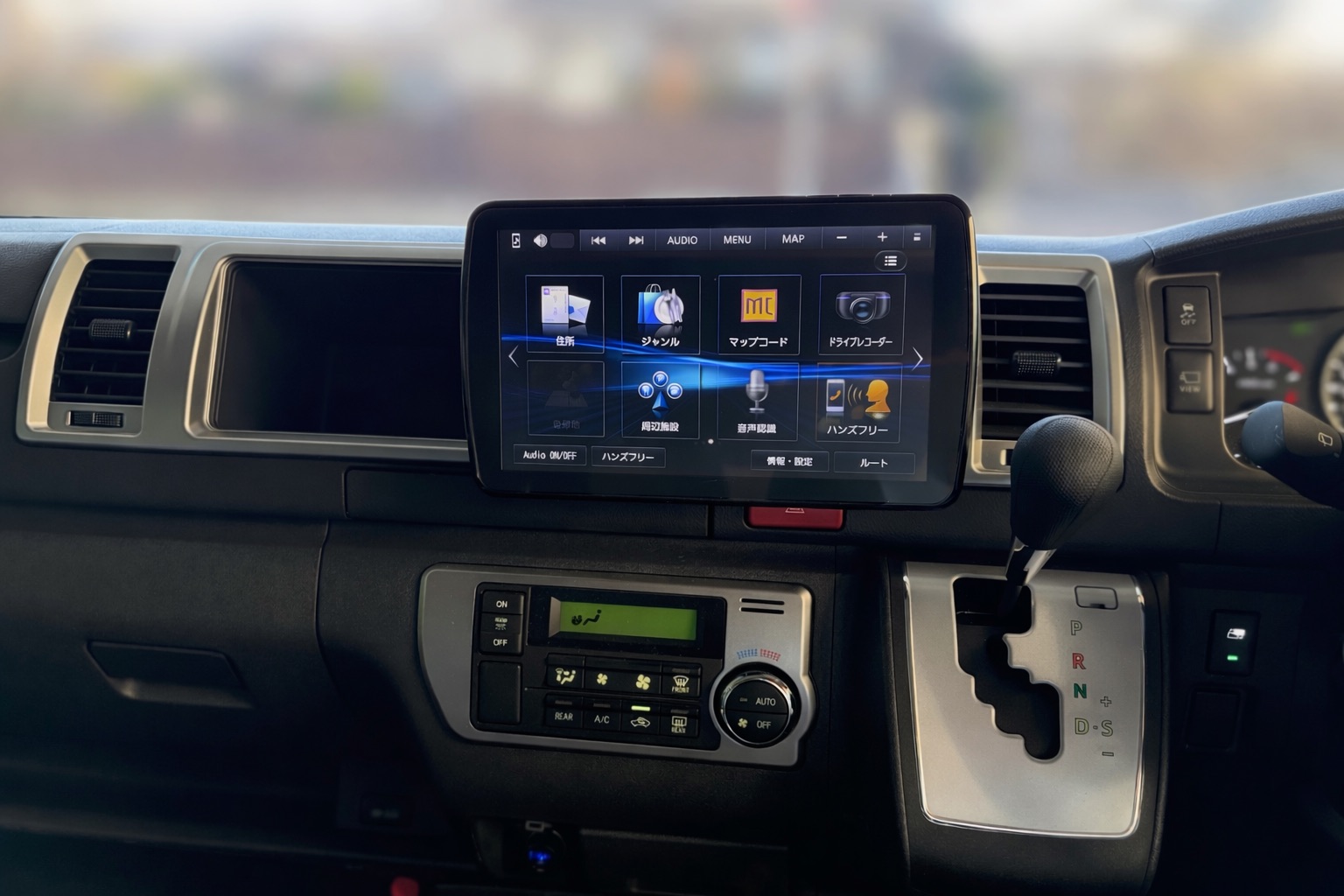 ハイエース　ナビ　DIY　完成画面