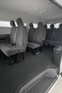 ハイエースワゴンの純正シートの画像