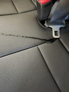 ハイエースワゴンの社外品シートカバー装着画像。