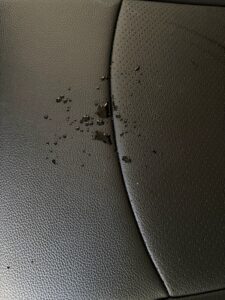 ハイエースワゴンの社外品シートカバー装着画像。