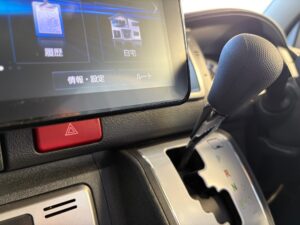 ハイエースワゴンの社外品ナビの写真。